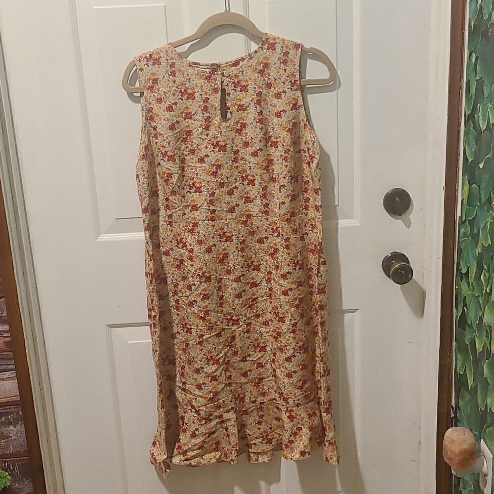 Ladies 12 Petite Multi-colored Floral Sleeveless Dress